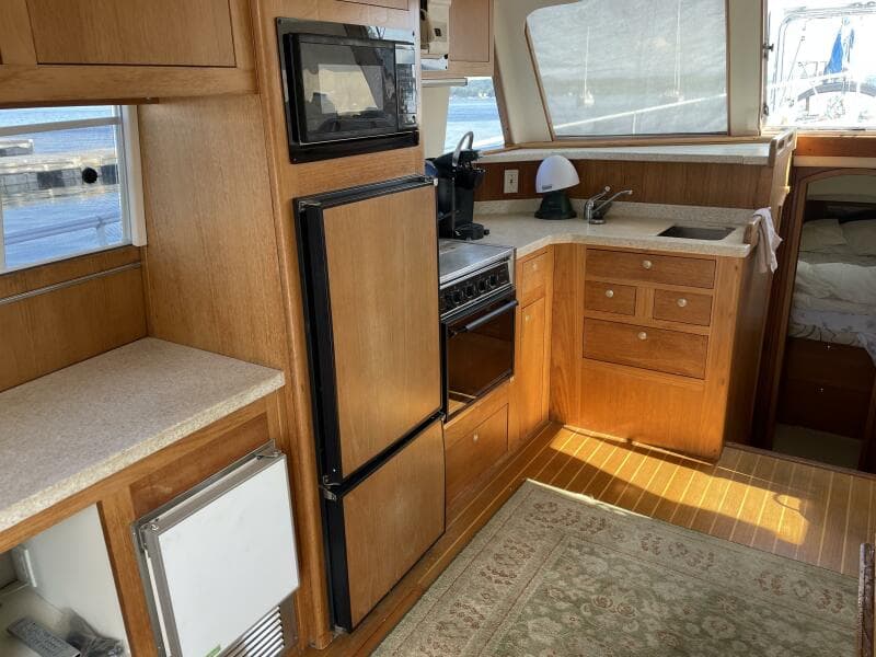 2000 Mainship 390