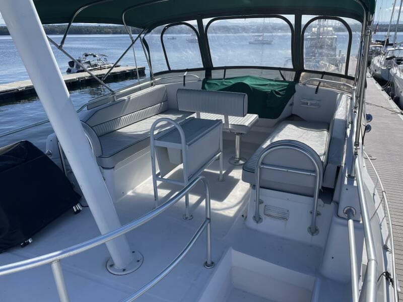 2000 Mainship 390