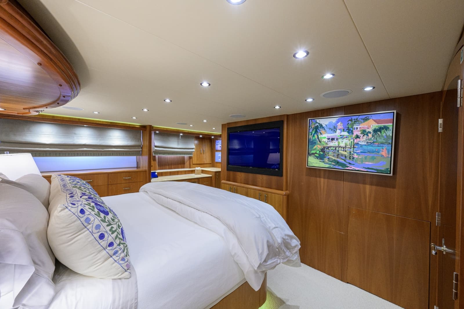 Hatteras 100 MAGIC - Master Stateroom