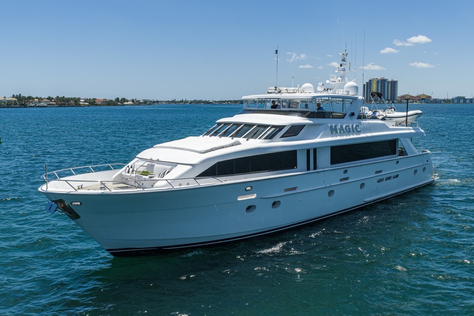 Hatteras 100 MAGIC - Port Bow Aerial profile