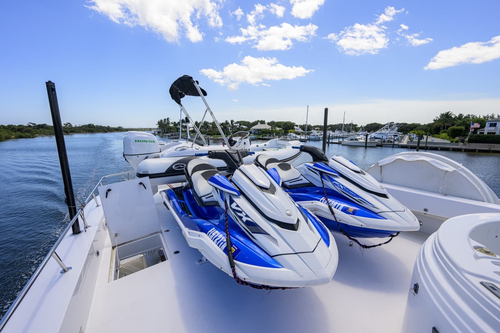 Hatteras 100 MAGIC - Toys