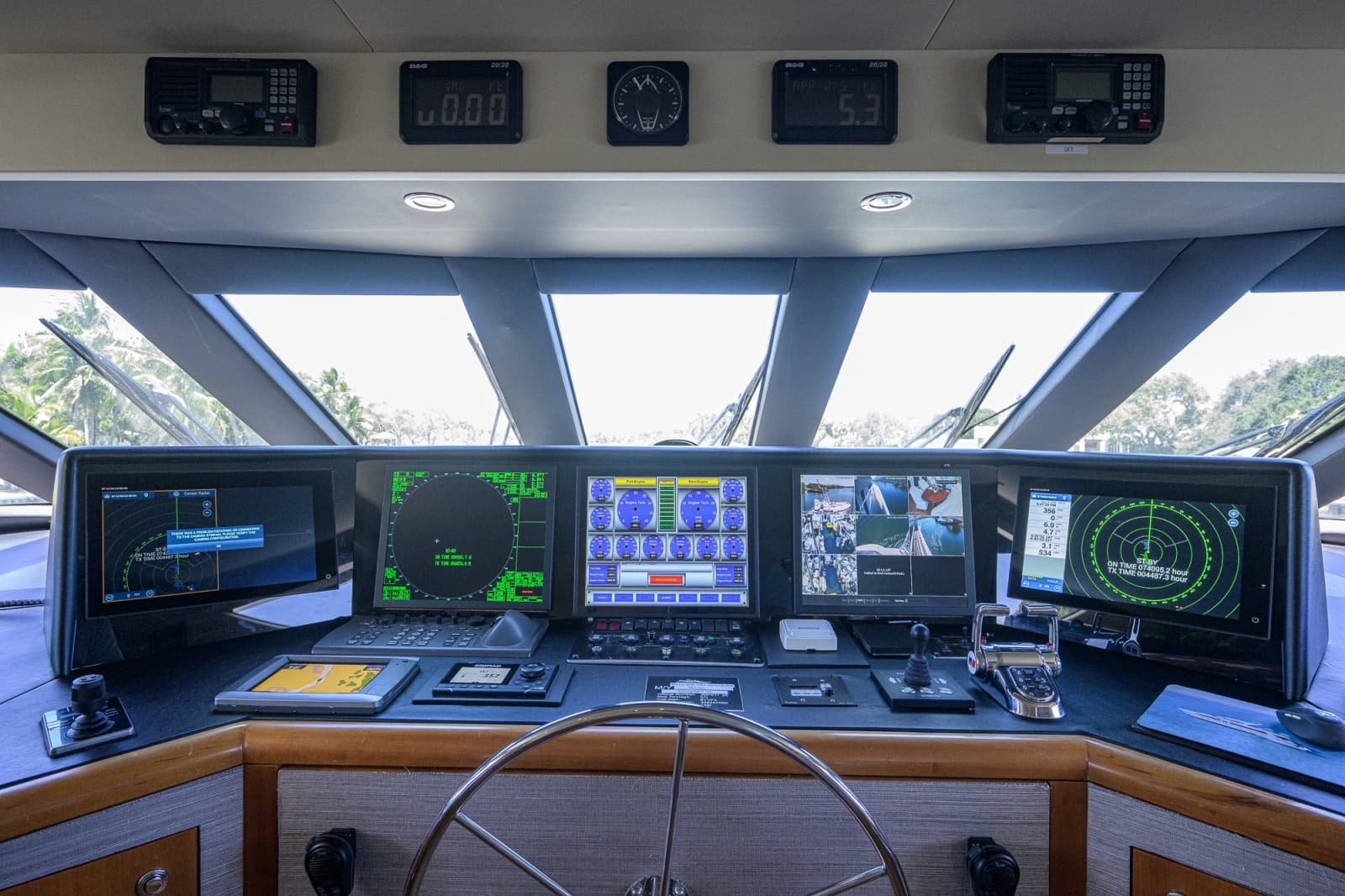 Hatteras 100 MAGIC - Pilothouse