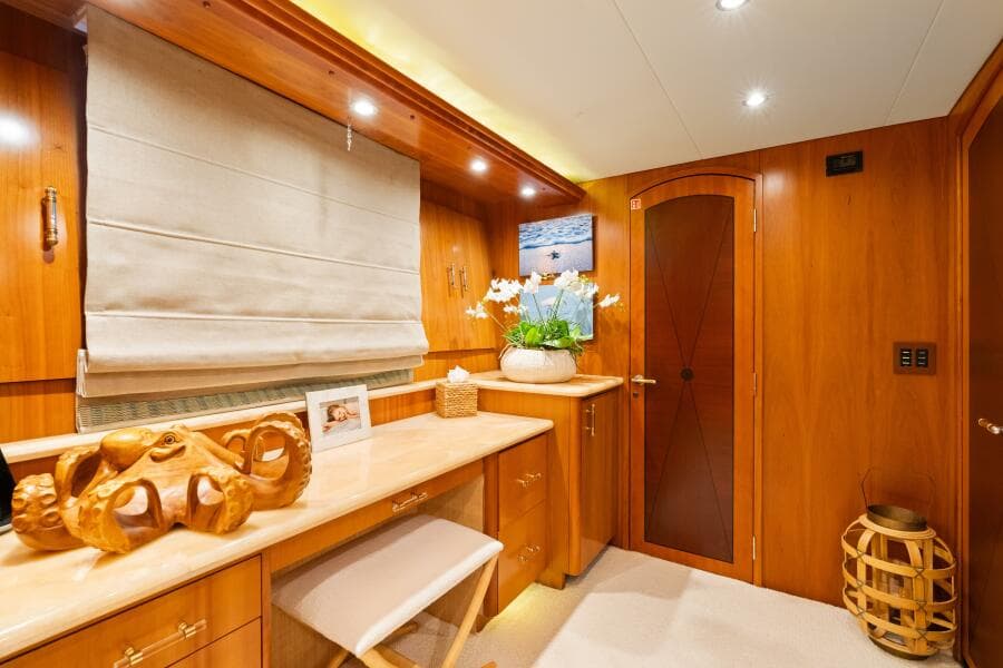 2005 Hatteras 100 Motor Yacht