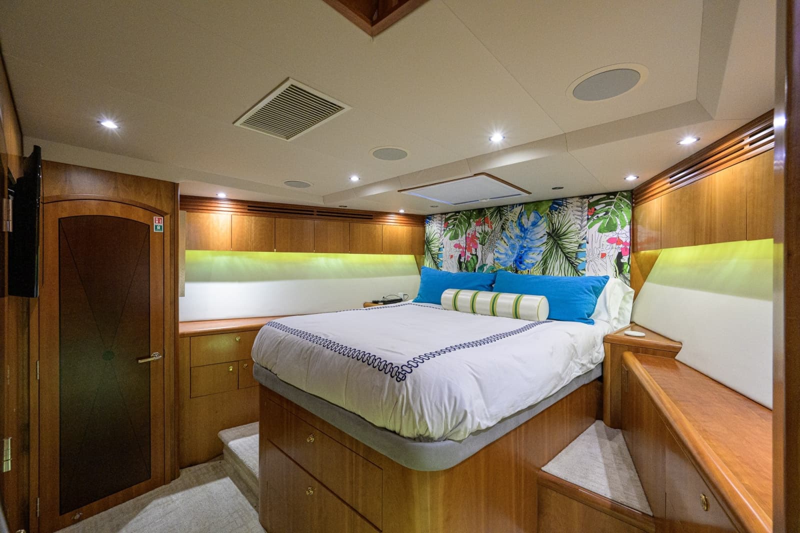 Hatteras 100 MAGIC - Forward Guest Stateroom