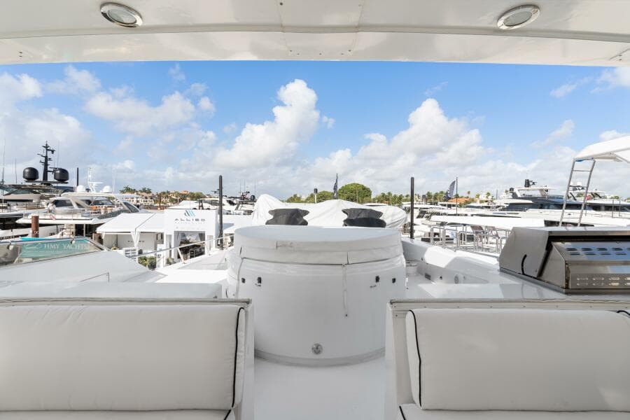 2005 Hatteras 100 Motor Yacht