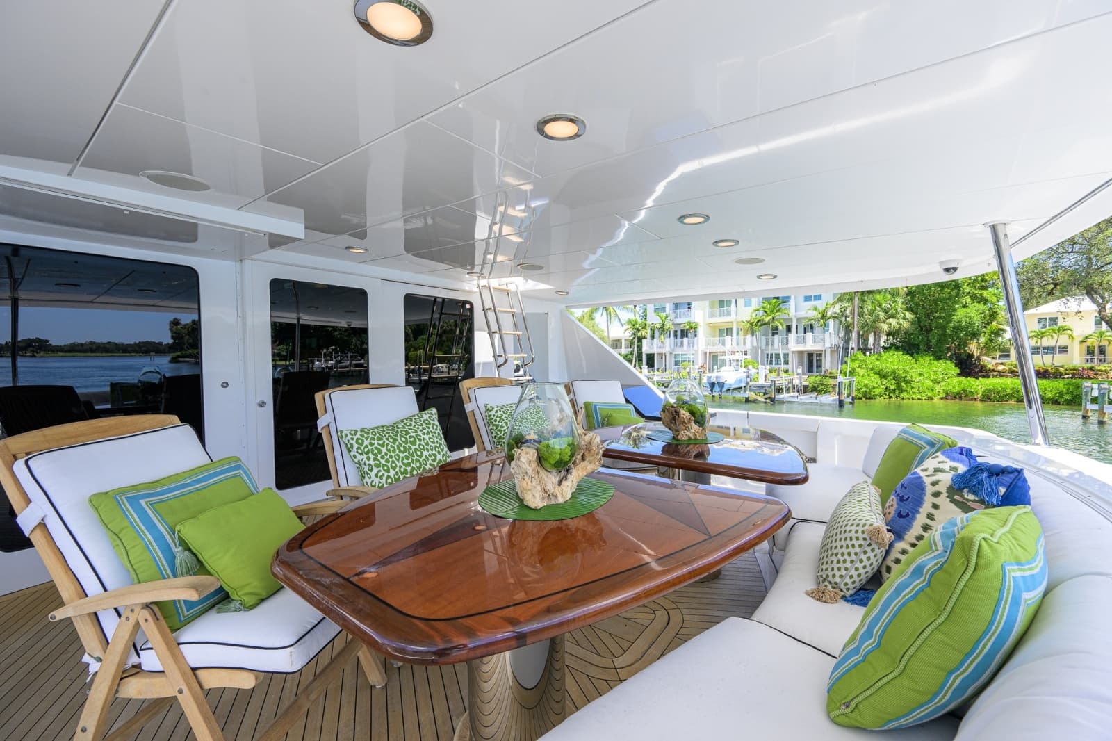 Hatteras 100 MAGIC - Aft Deck
