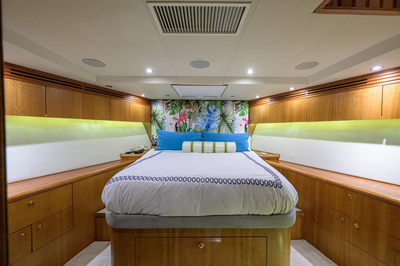 Hatteras 100 MAGIC - Forward Guest Stateroom