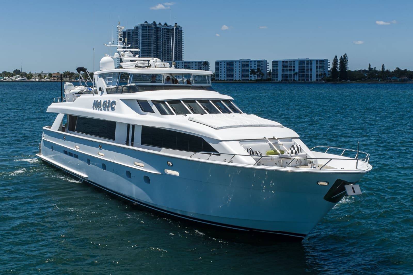 Hatteras 100 MAGIC - Starboard Bow Aerial profile