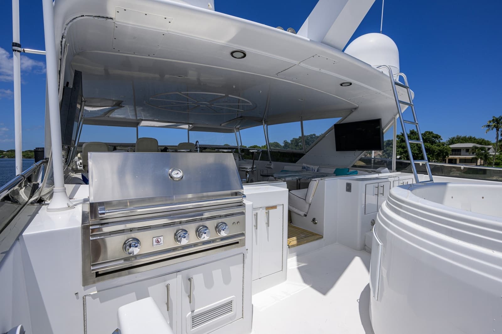 Hatteras 100 MAGIC - Flybridge