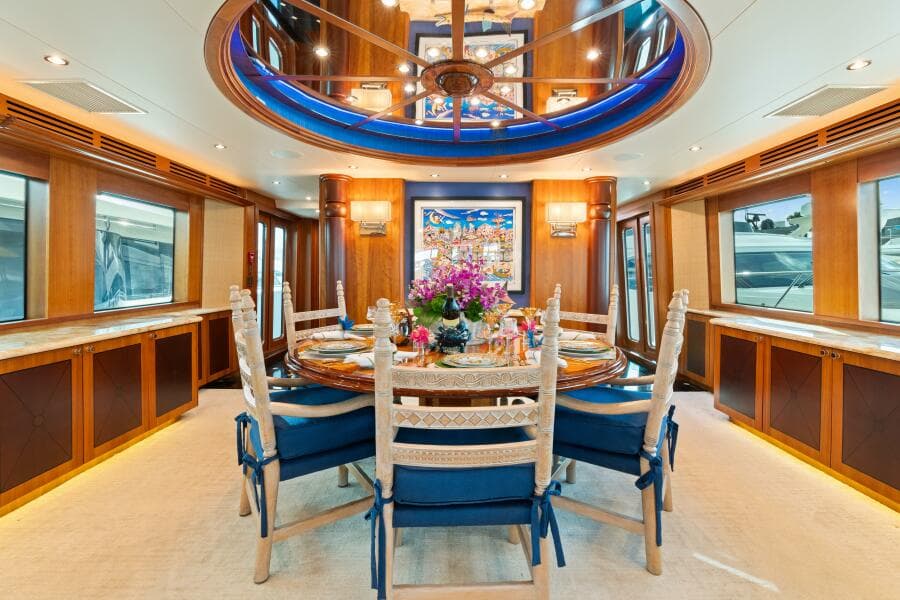 2005 Hatteras 100 Motor Yacht