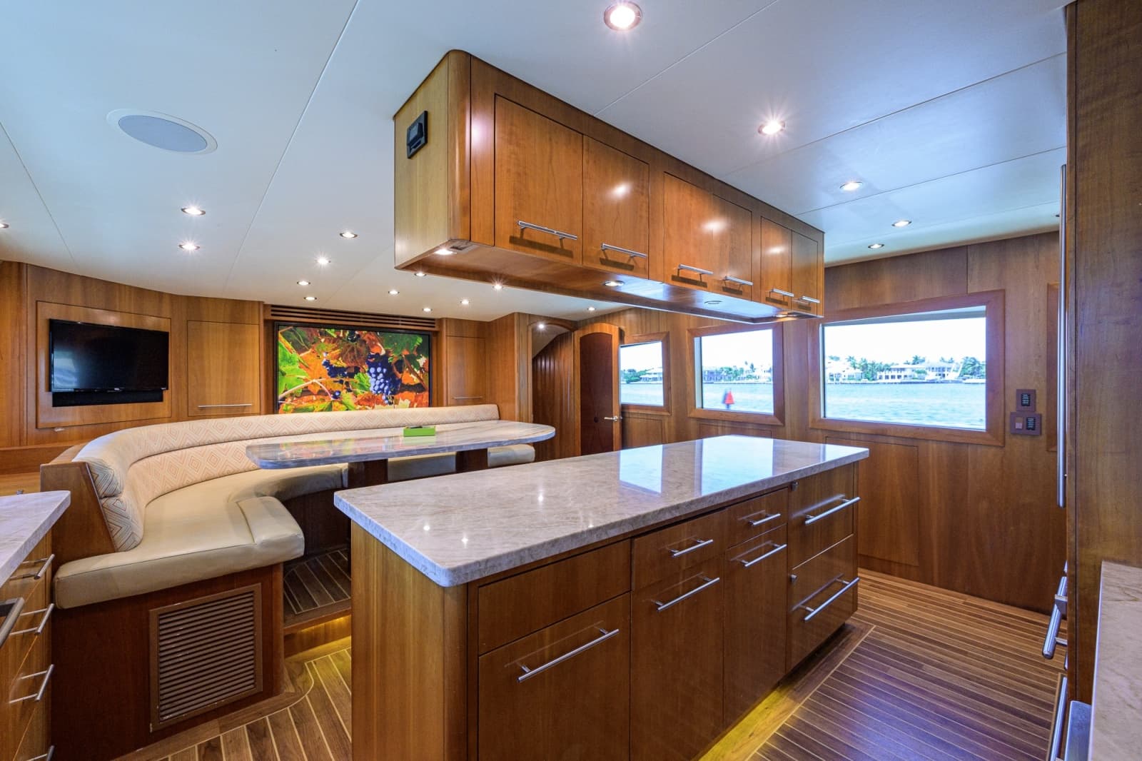 Hatteras 100 MAGIC - Galley