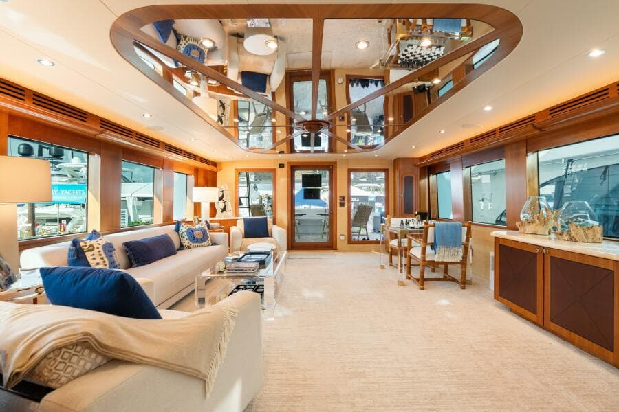 2005 Hatteras 100 Motor Yacht