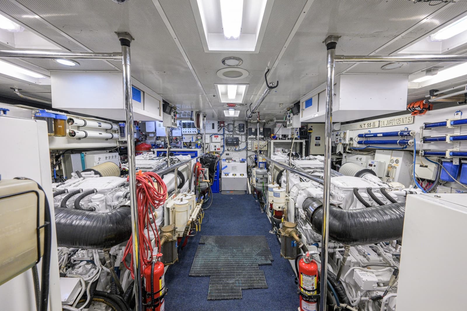Hatteras 100 MAGIC - Engine Room