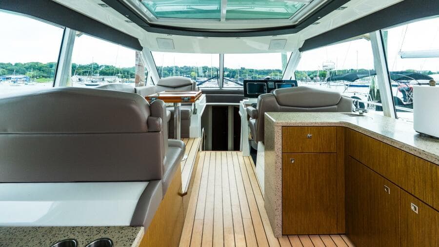 2013 Cruisers 48 Cantius