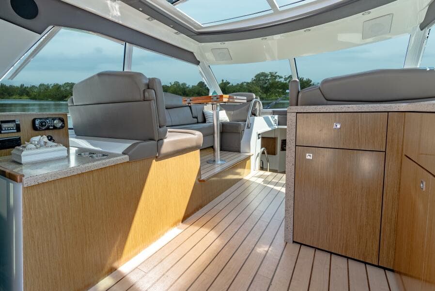 2013 Cruisers 48 Cantius