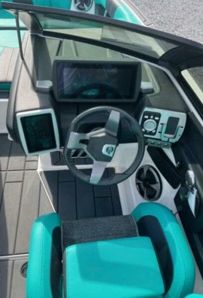 2020 Malibu 32 MXZ