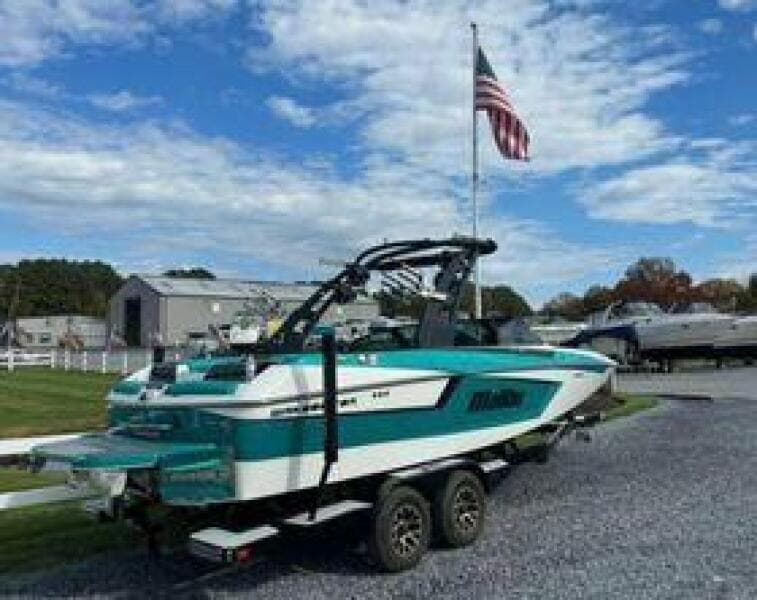 2020 Malibu 32 MXZ