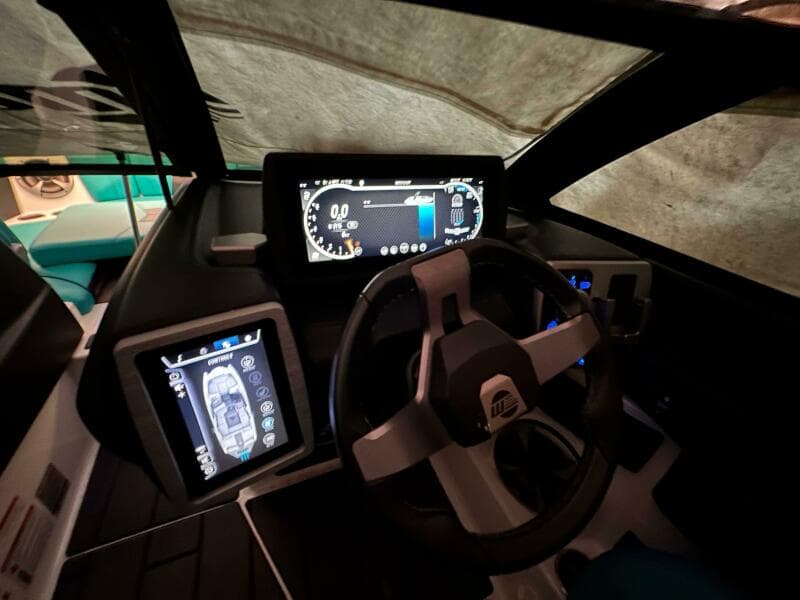 2020 Malibu 32 MXZ