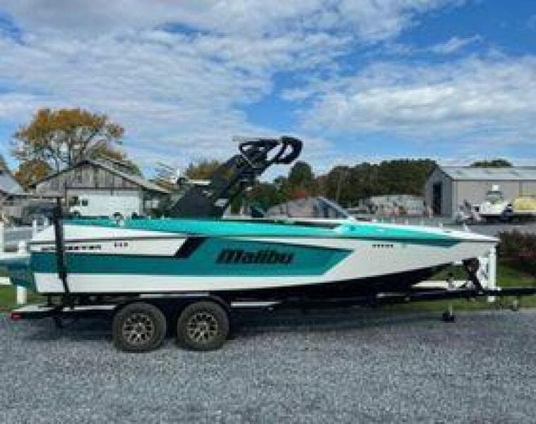 2020 Malibu 32 MXZ