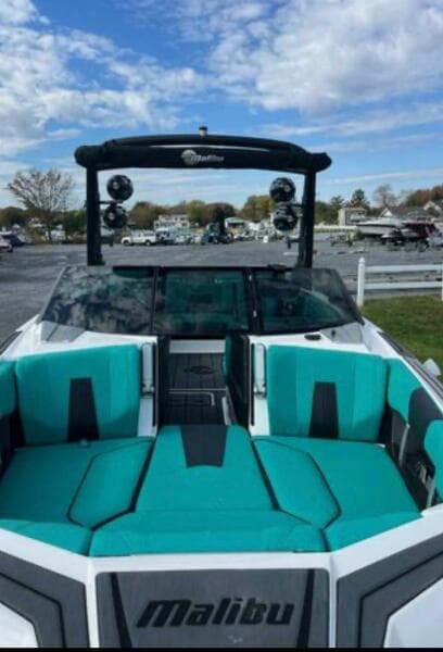 2020 Malibu 32 MXZ