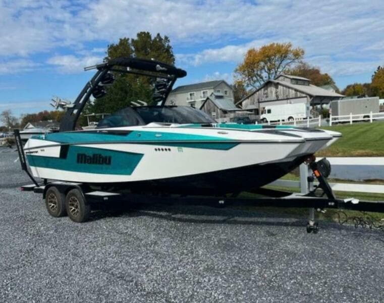2020 Malibu 32 MXZ