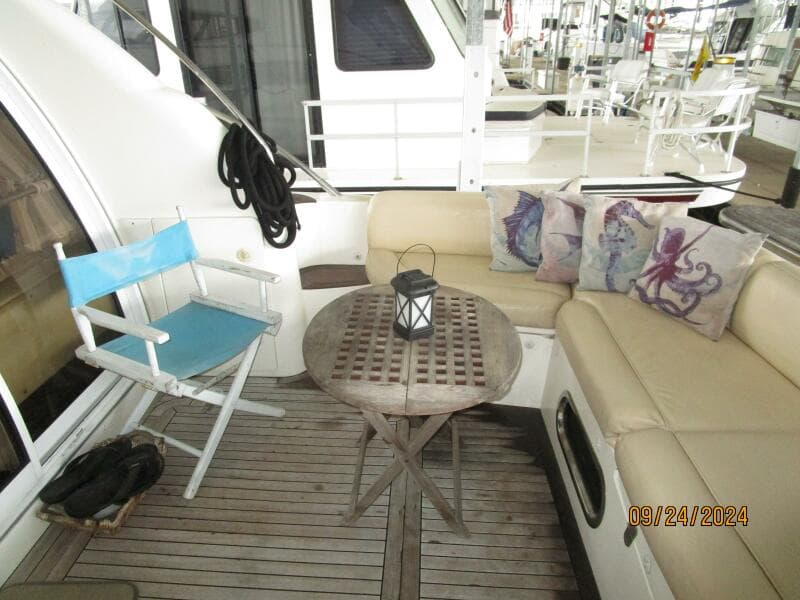 47' Sealine aftdeck starboard