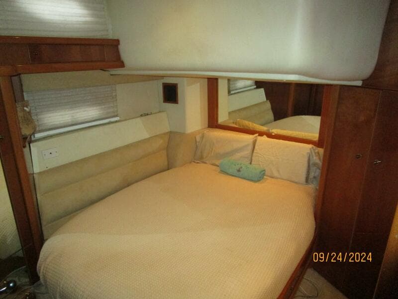 47' Sealine master stateroom