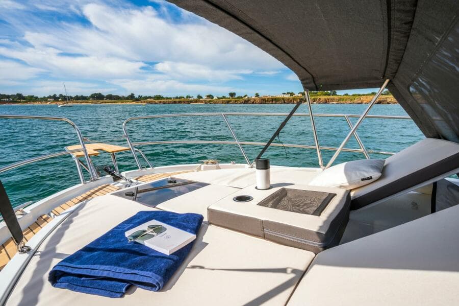 2027 Beneteau Antares 11