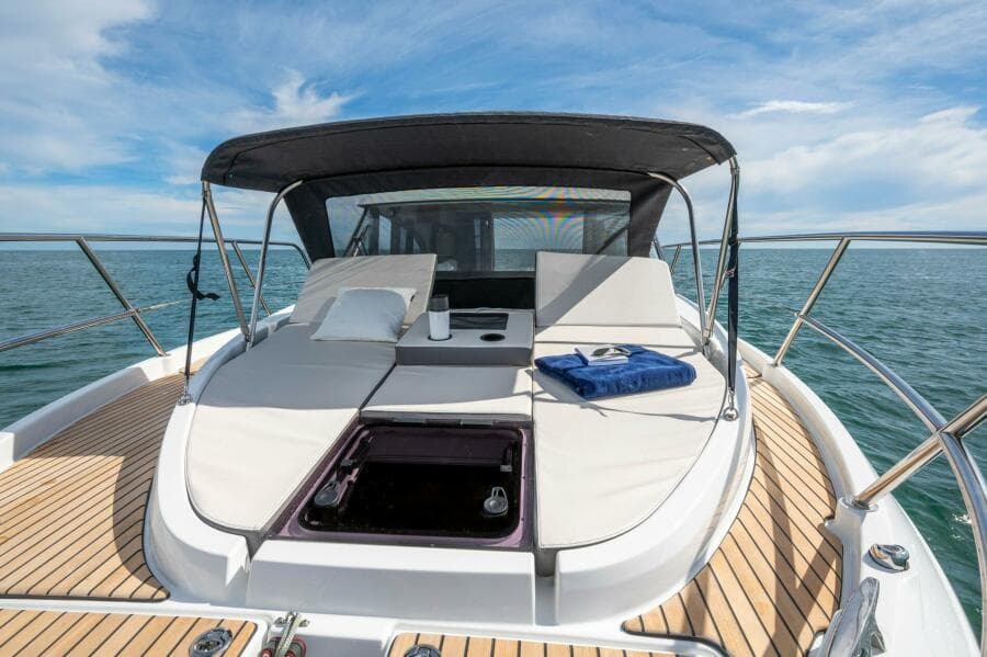 2027 Beneteau Antares 11