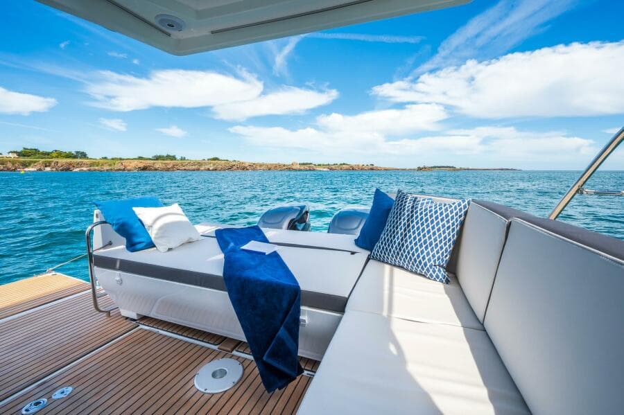 2027 Beneteau Antares 11