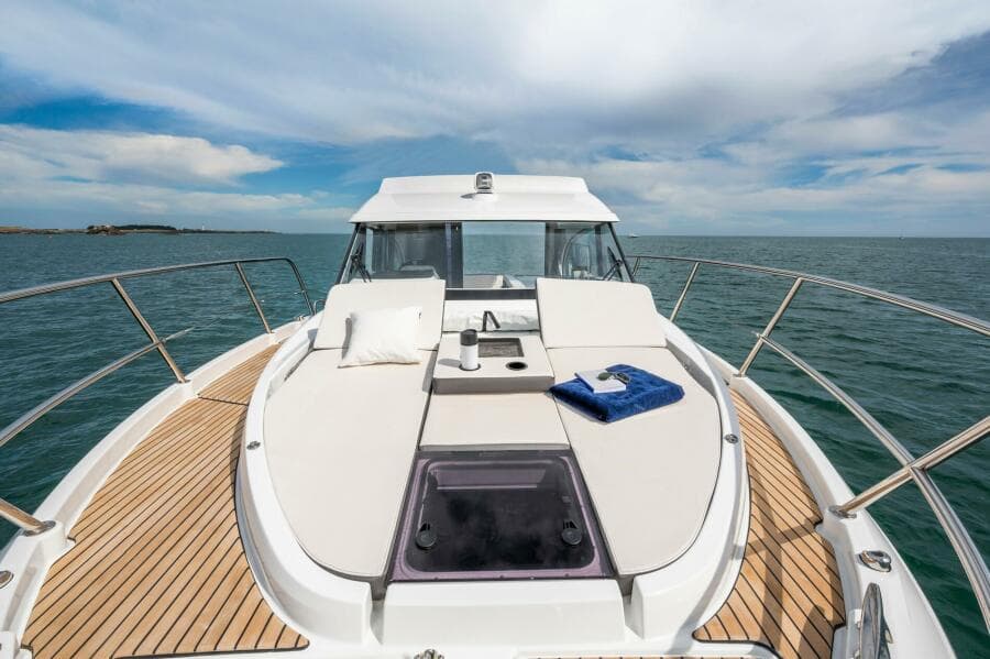 2027 Beneteau Antares 11
