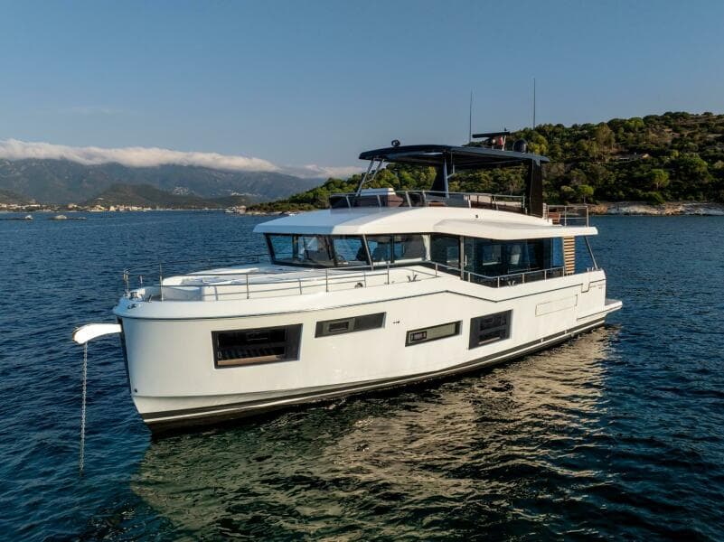 2027 Beneteau Grand Trawler 63