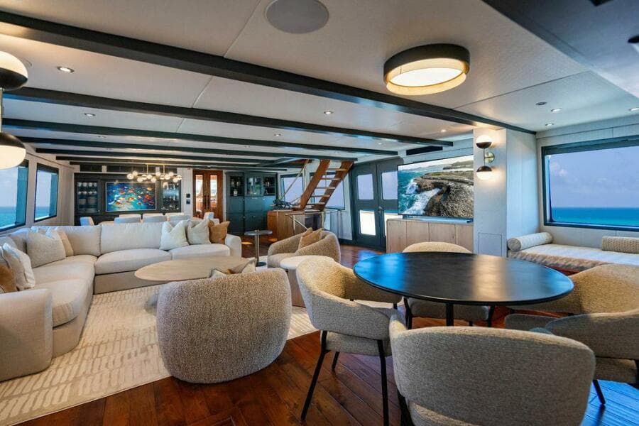 2009 Crystal Yachts Enclosed Pilothouse