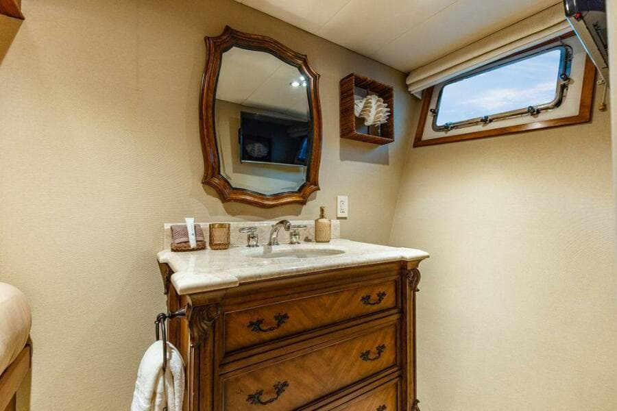 2009 Crystal Yachts Enclosed Pilothouse