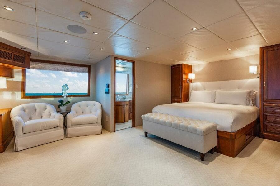 2009 Crystal Yachts Enclosed Pilothouse