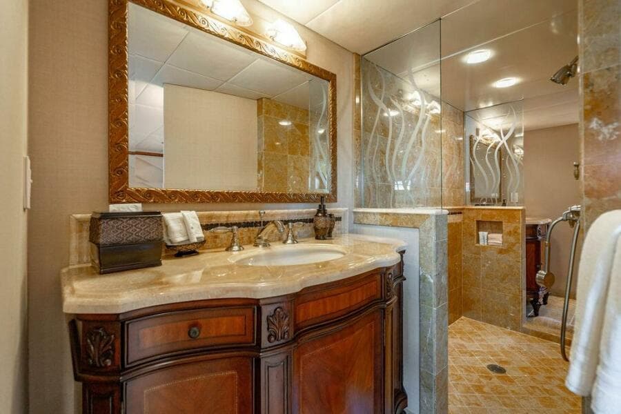 2009 Crystal Yachts Enclosed Pilothouse