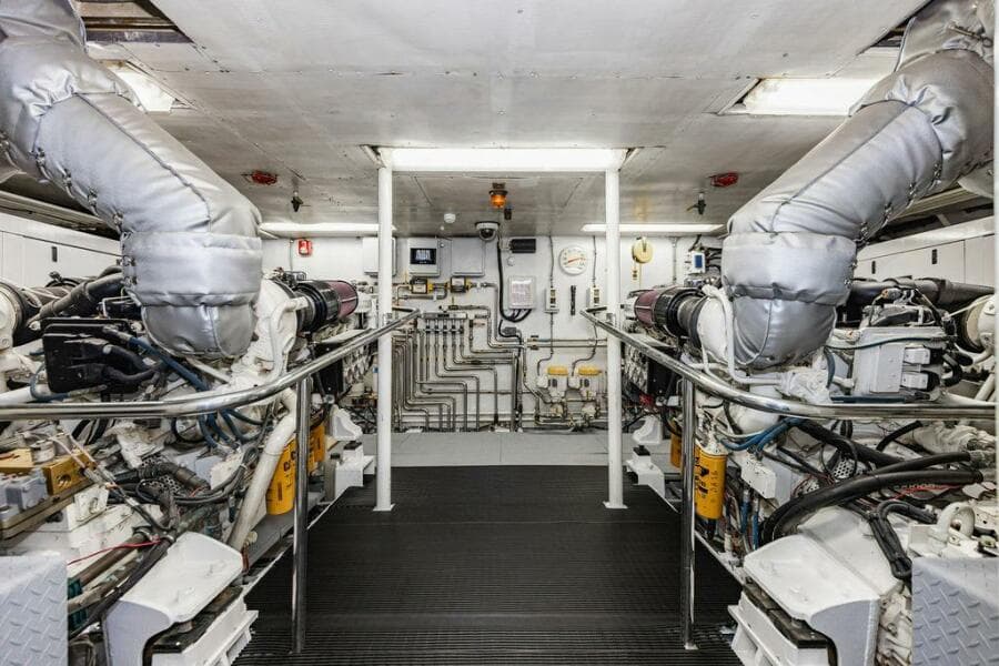 2009 Crystal Yachts Enclosed Pilothouse