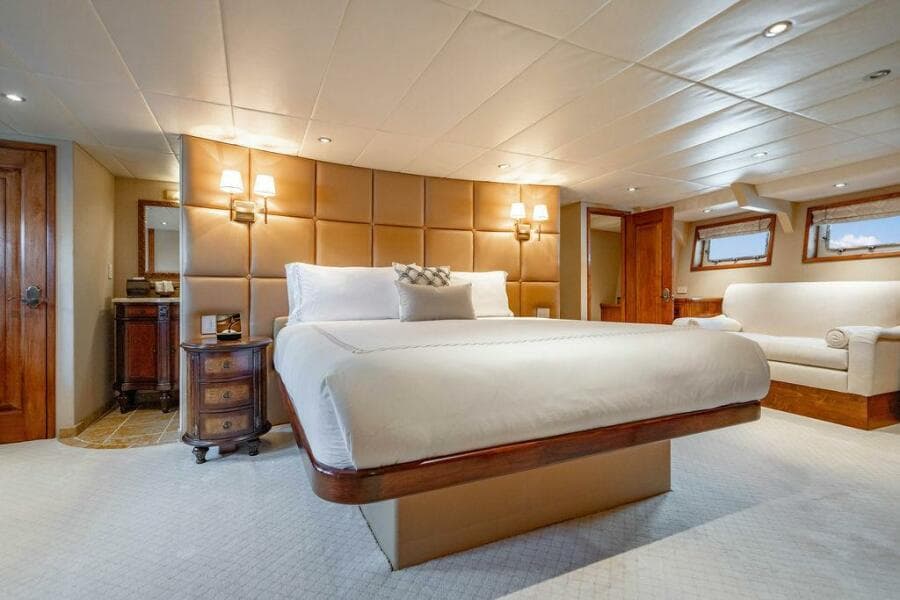 2009 Crystal Yachts Enclosed Pilothouse