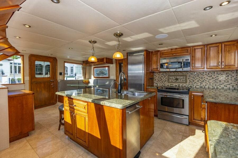 2009 Crystal Yachts Enclosed Pilothouse