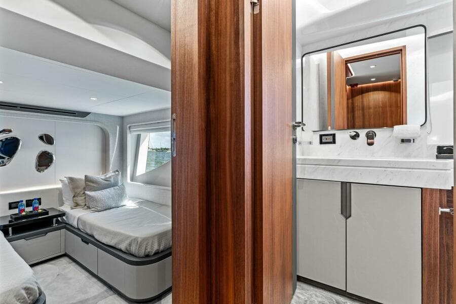 2024 Aquitalia Yachts Flybridge