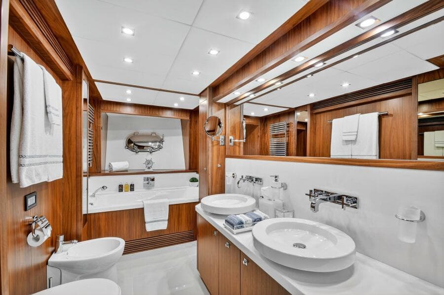 2010 Sunseeker 40m