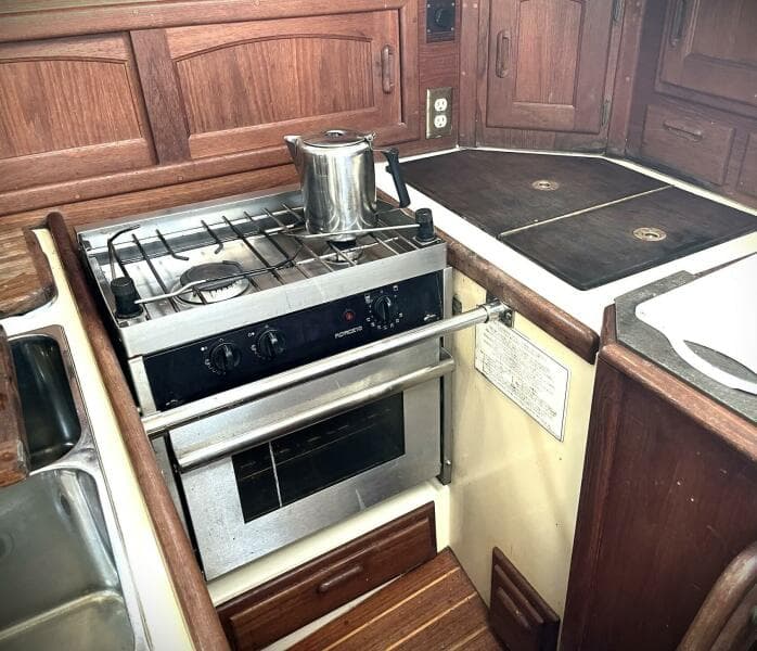 1995 Pacific Seacraft 37