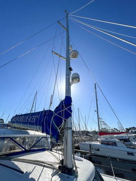 2010 Broadblue 435