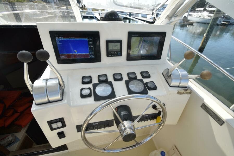 1999 Carolina Classic 28 Express