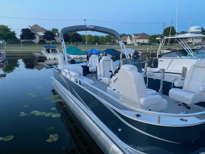 2022 Tahoe GT2585 Center Console Fishing Tritoon