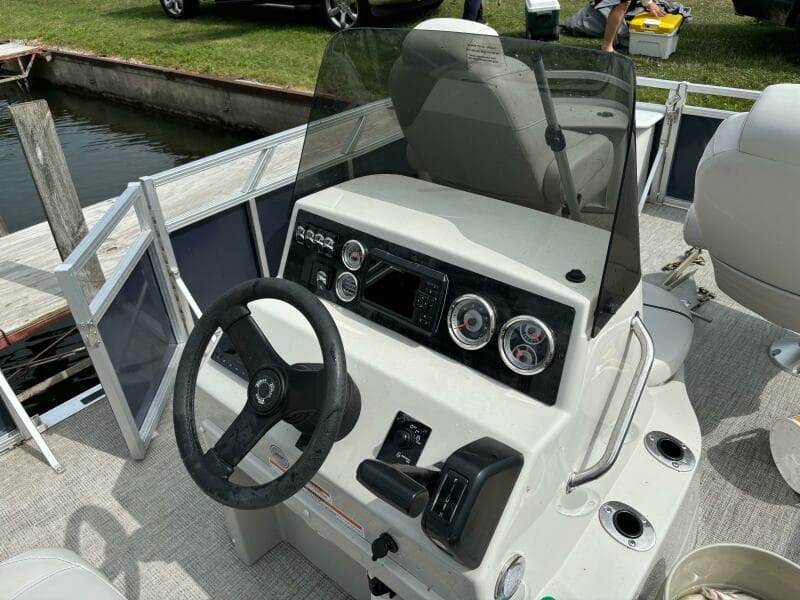 2022 Tahoe GT2585 Center Console Fishing Tritoon