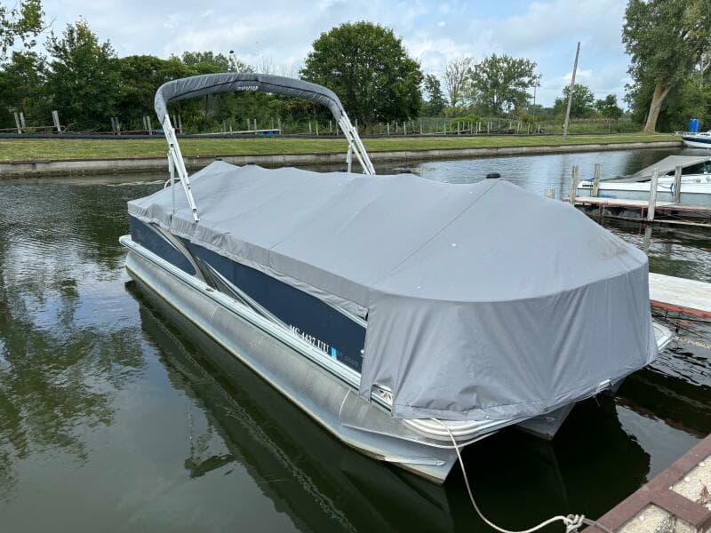 2022 Tahoe GT2585 Center Console Fishing Tritoon
