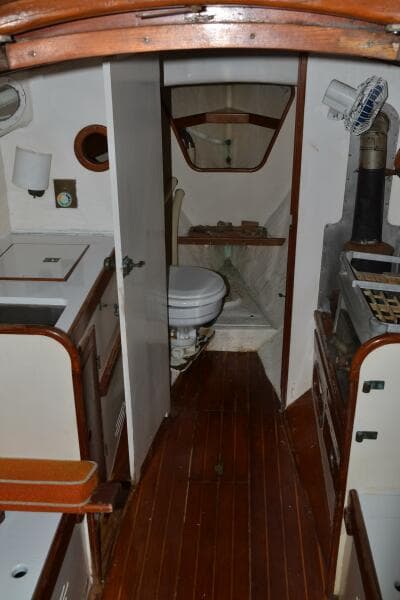 QQForward cabin