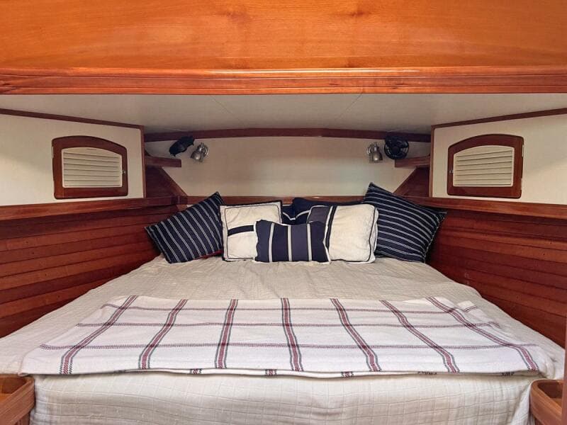 Queen Berth Fwd