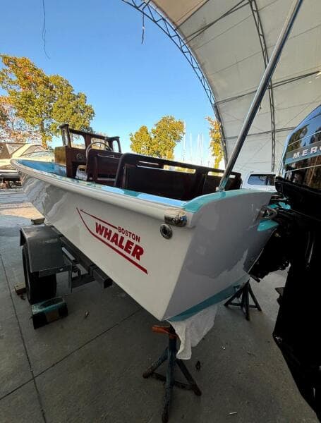 2017 Boston Whaler 